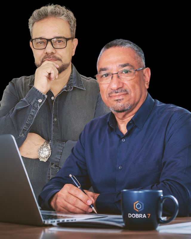 Equipe colaborando em uma estratégia de marketing